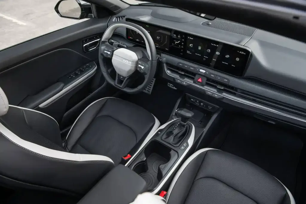 2025-Kia-K4-GT-Line-32