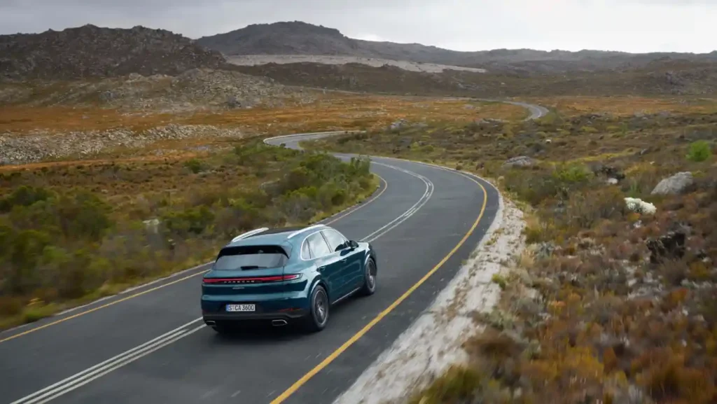 2025-Porsche-Cayenne-11
