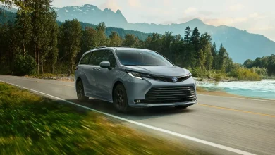 2025-Toyota-Sienna-Hybrid-1