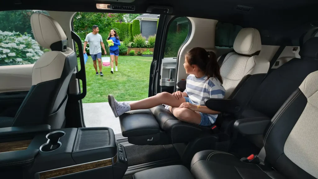 2025-Toyota-Sienna-Hybrid-22