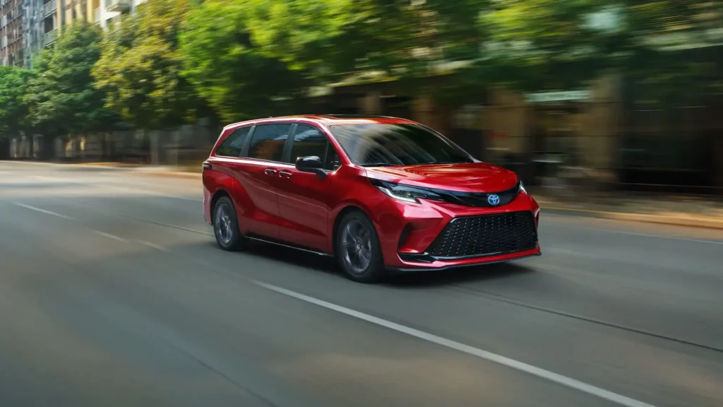 2025-Toyota-Sienna-Hybrid-3