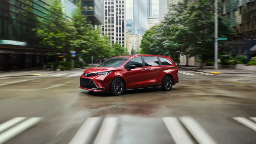 2025-Toyota-Sienna-Hybrid-4