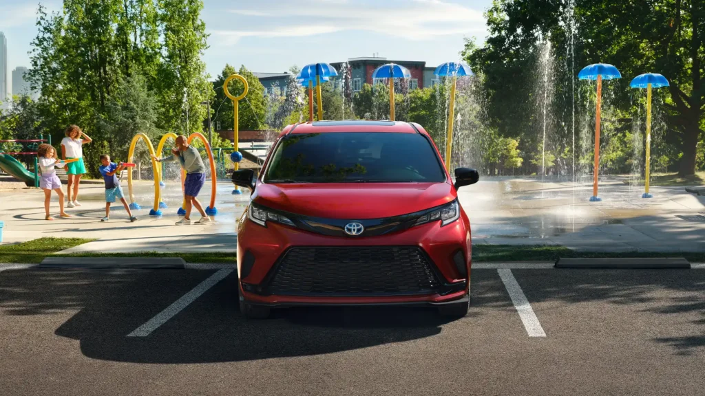 2025-Toyota-Sienna-Hybrid-5