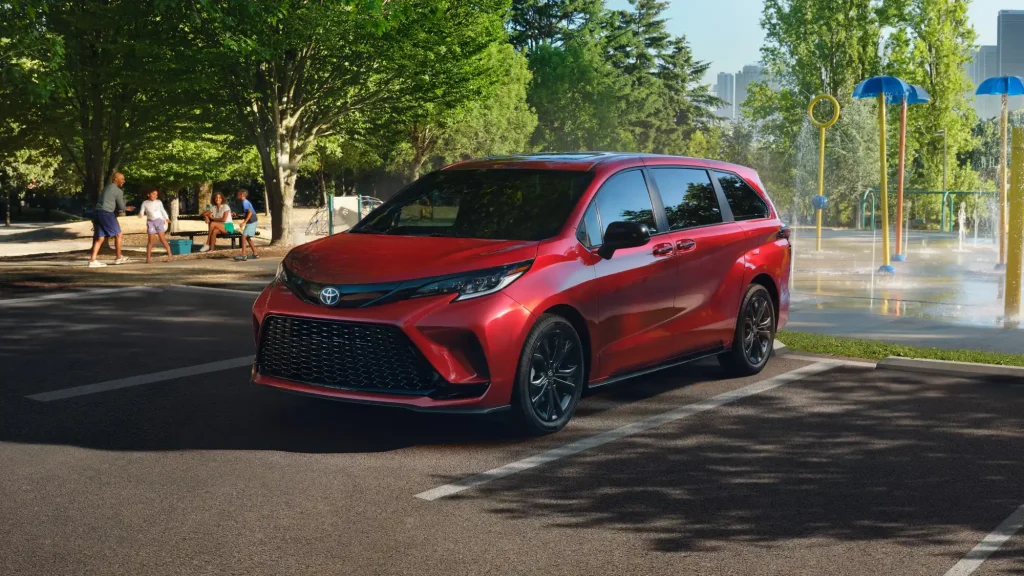 2025-Toyota-Sienna-Hybrid-7