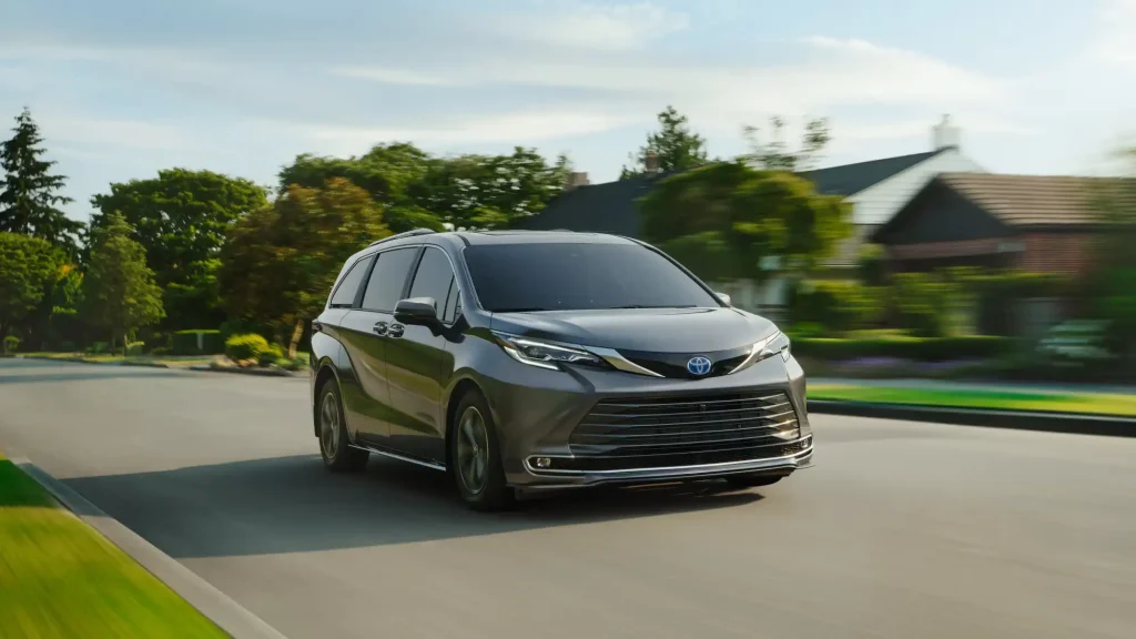 2025-Toyota-Sienna-Hybrid-9