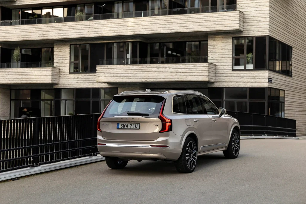 2025-Volvo-XC90-10