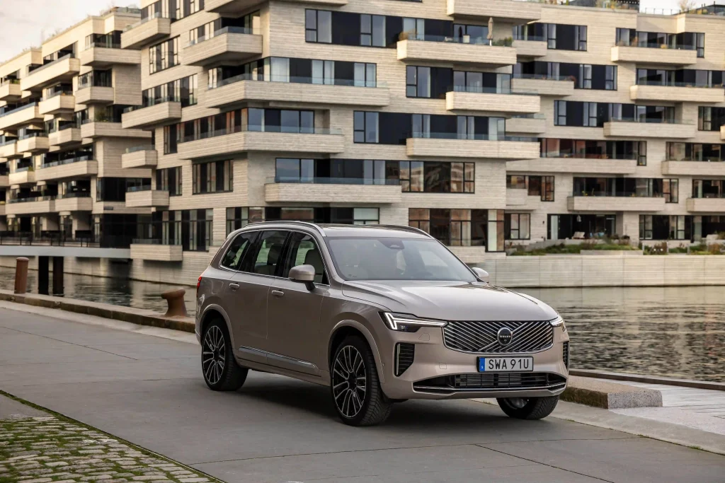 2025-Volvo-XC90-11
