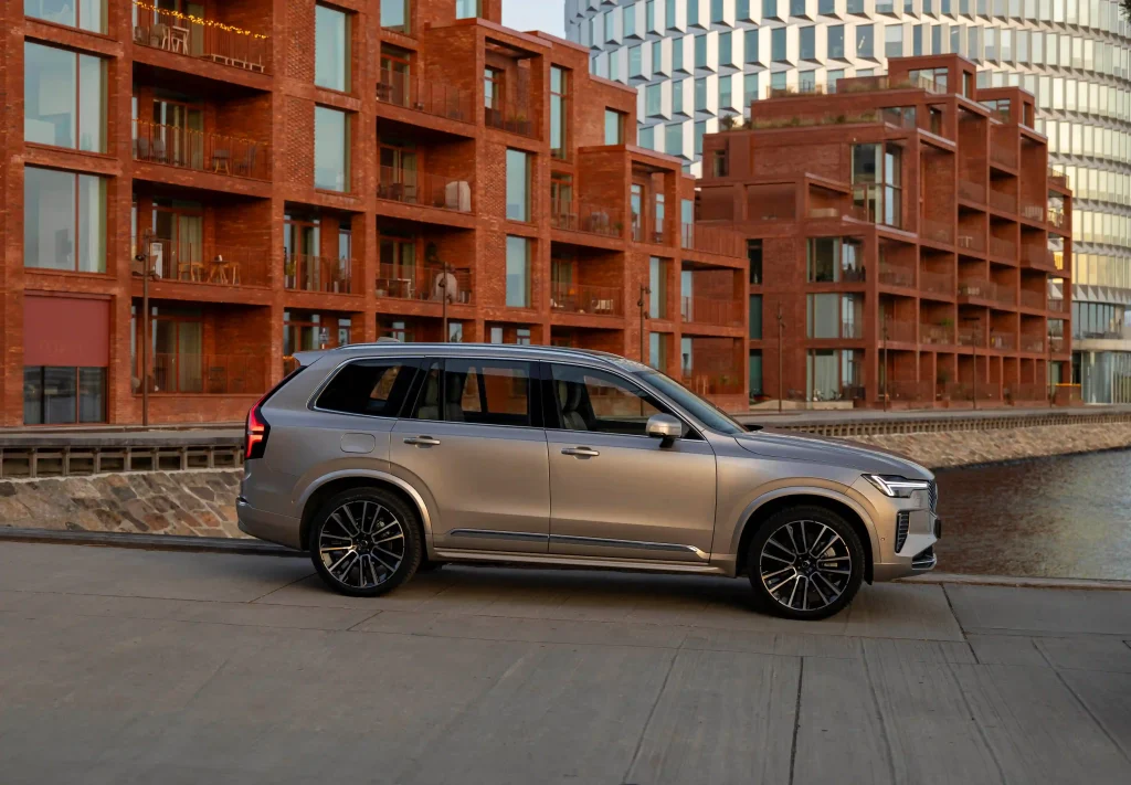 2025-Volvo-XC90-12