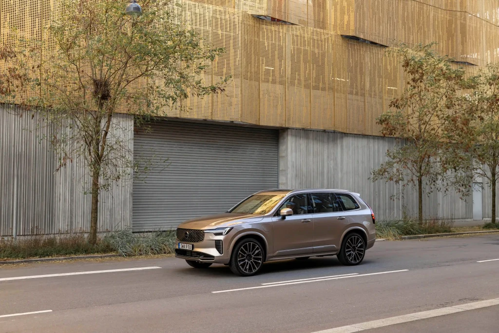 2025-Volvo-XC90-13