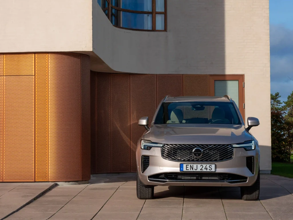 2025-Volvo-XC90-14