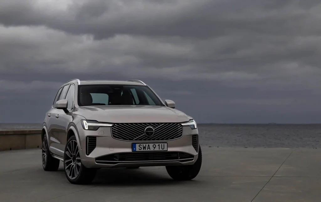 2025-Volvo-XC90-17