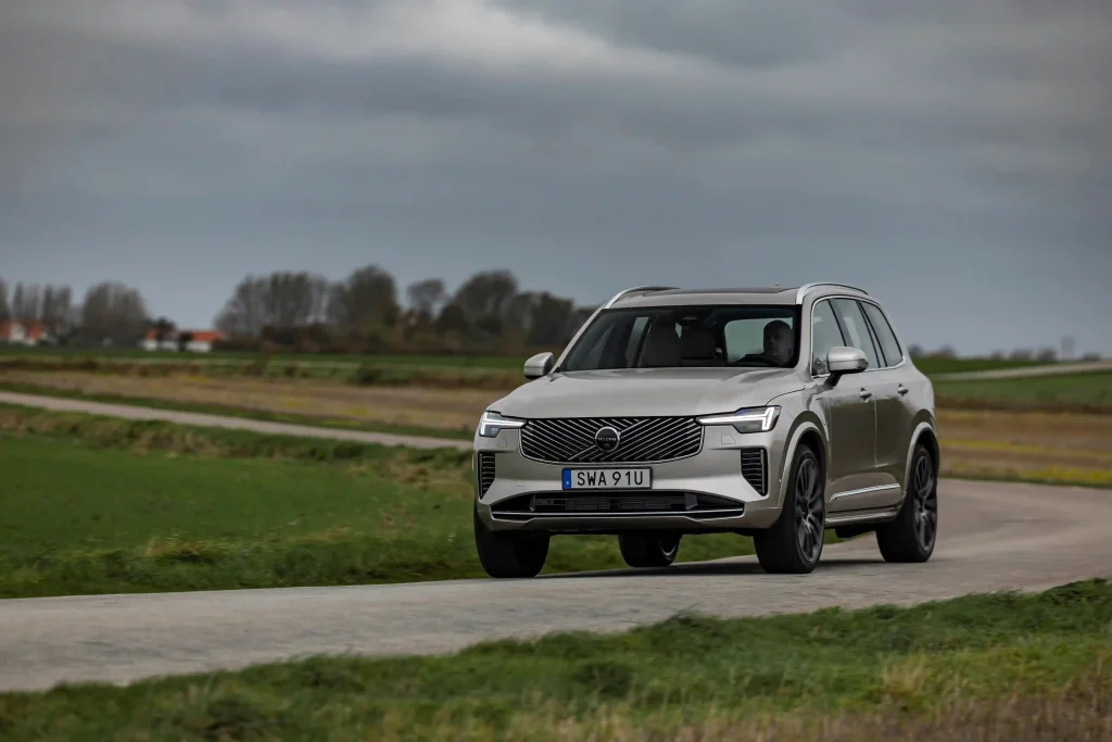 2025-Volvo-XC90-22