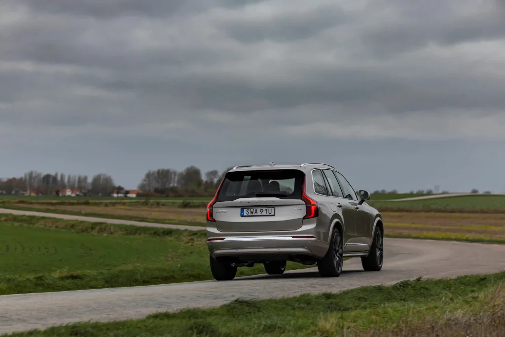 2025-Volvo-XC90-23