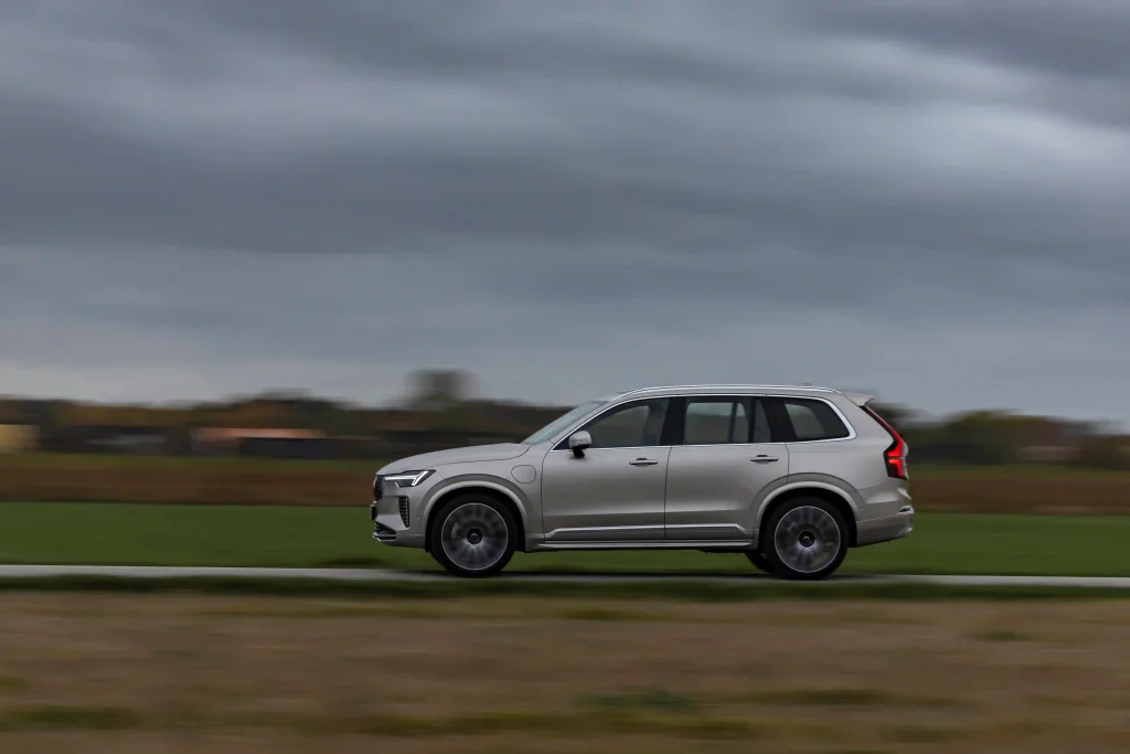 2025-Volvo-XC90-24