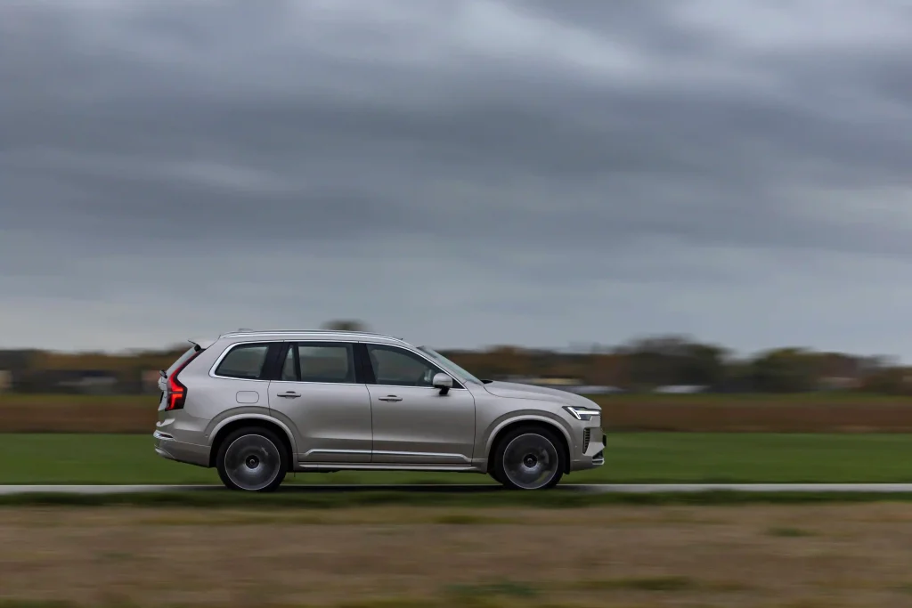 2025-Volvo-XC90-25