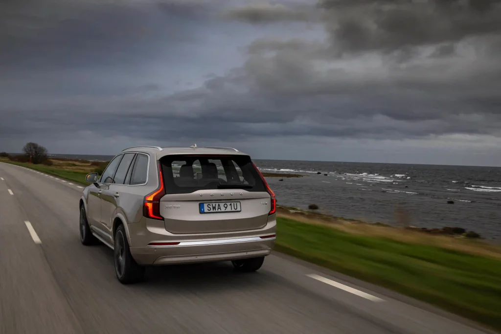 2025-Volvo-XC90-26