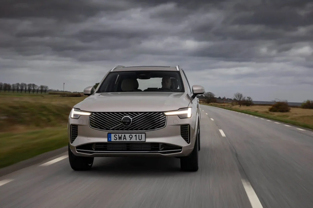 2025-Volvo-XC90-27