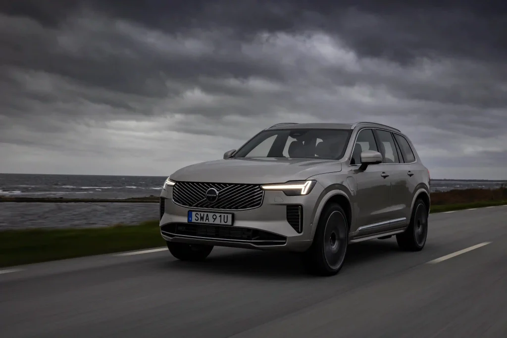 2025-Volvo-XC90-28