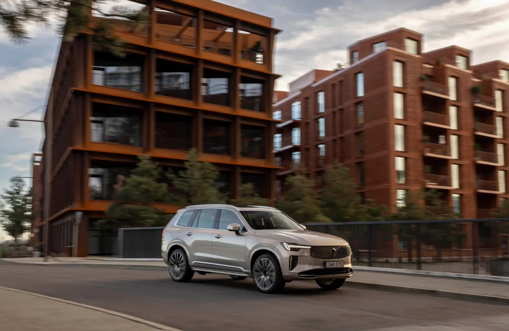 2025-Volvo-XC90-30