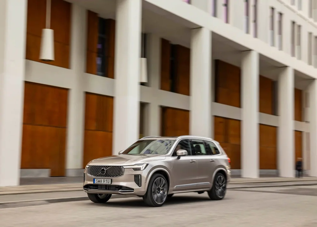 2025-Volvo-XC90-31