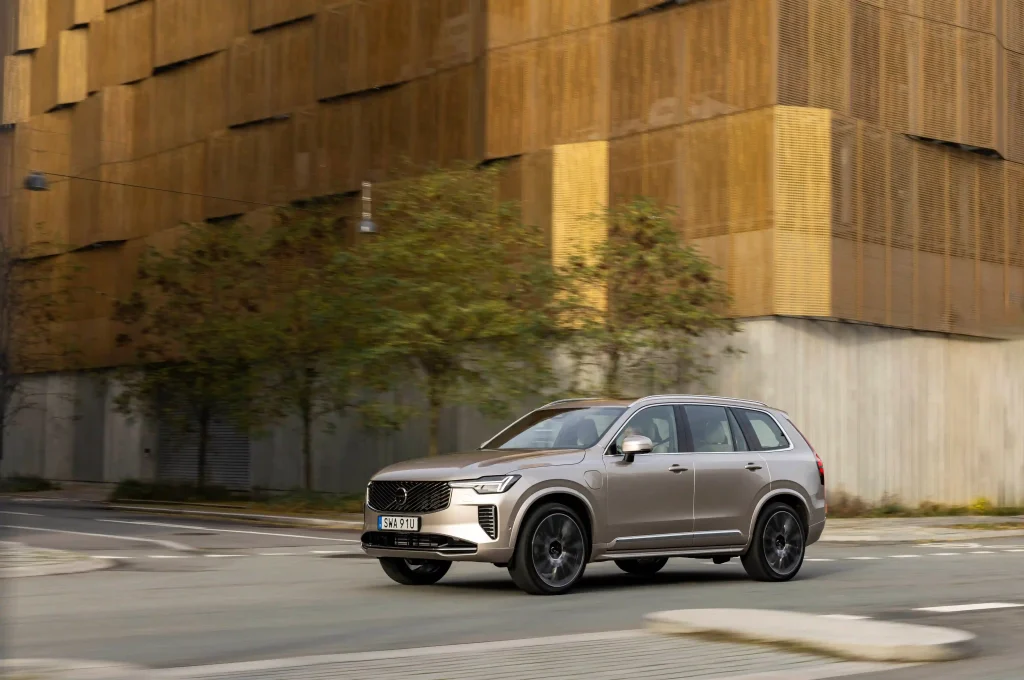 2025-Volvo-XC90-32