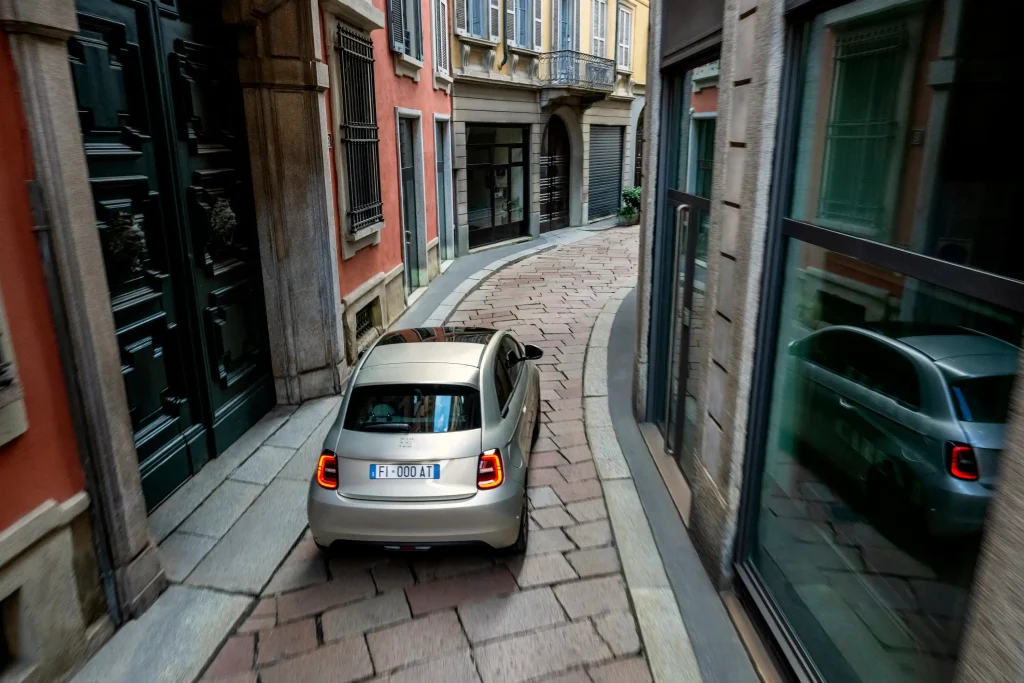2025-Fiat-500e-47