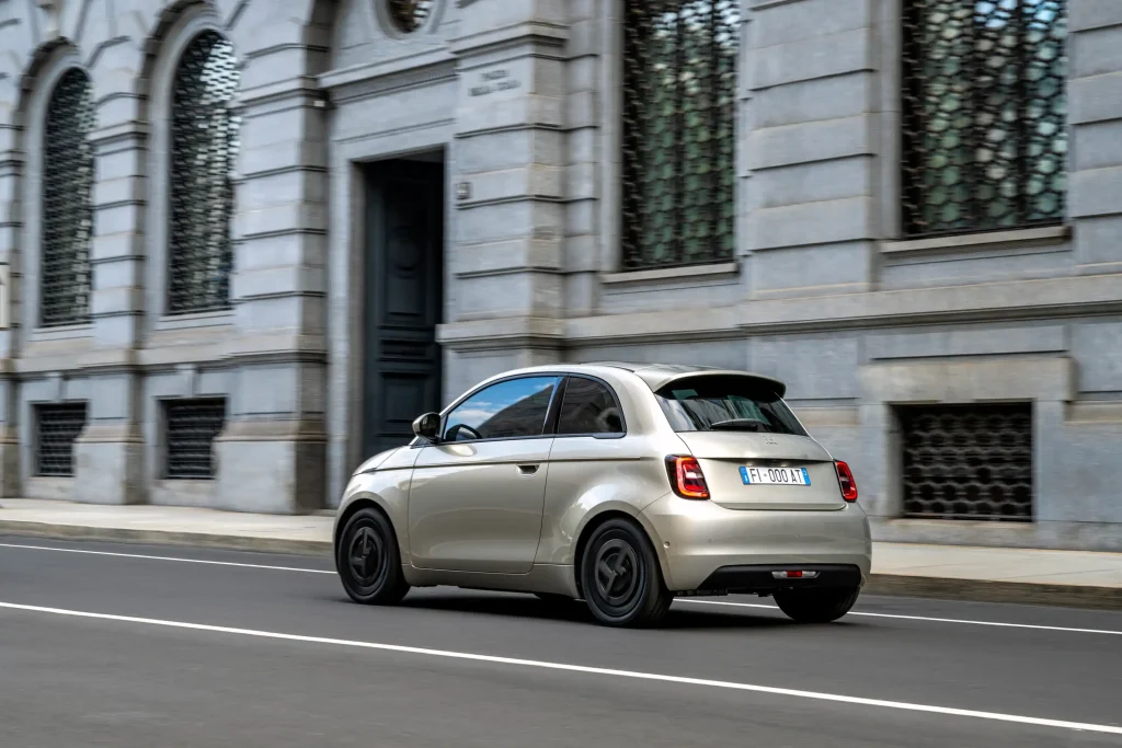 2025-Fiat-500e-48