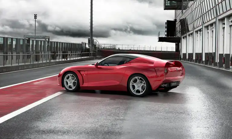 The-Alfa-Romeo-8C-Competizione