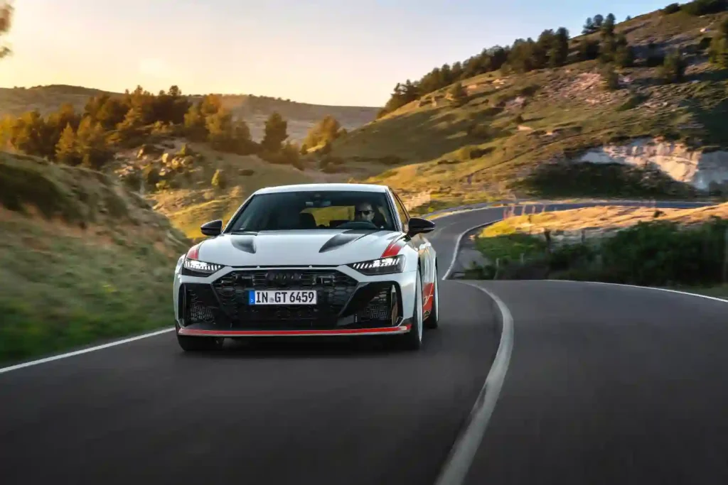 2025-Audi-RS6-Avant-34