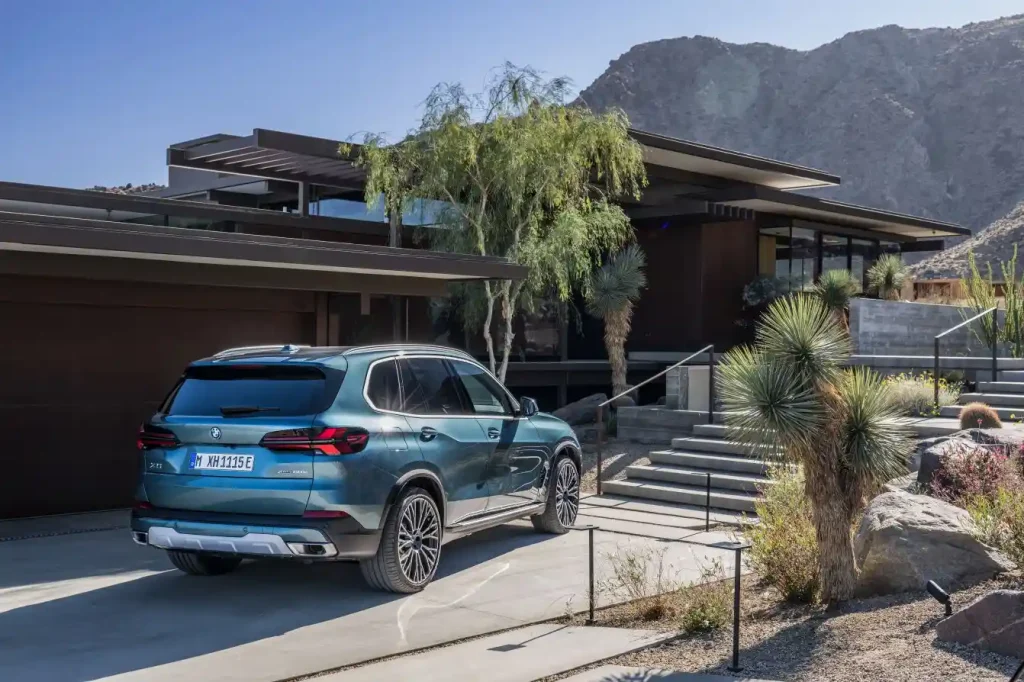 2025-BMW-X5-14