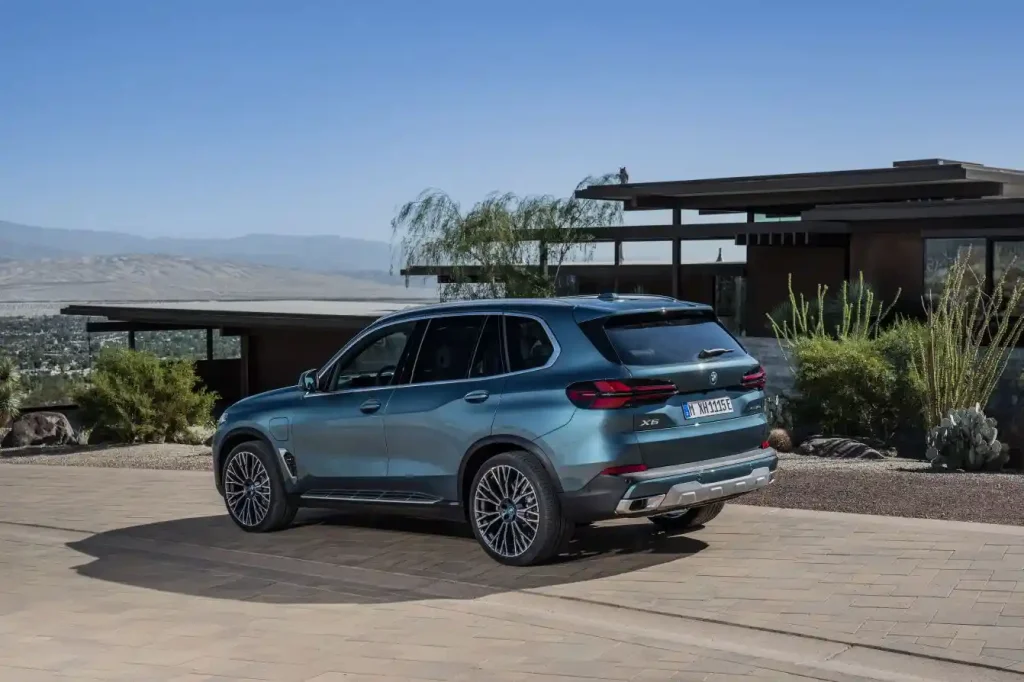 2025-BMW-X5-16