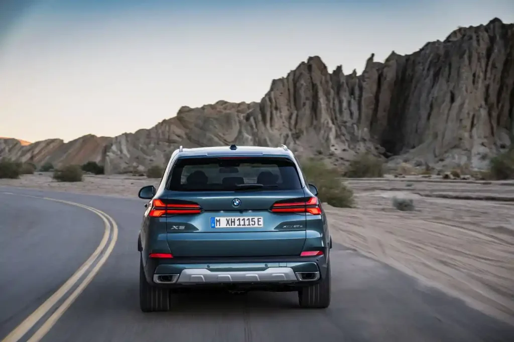 2025-BMW-X5-27