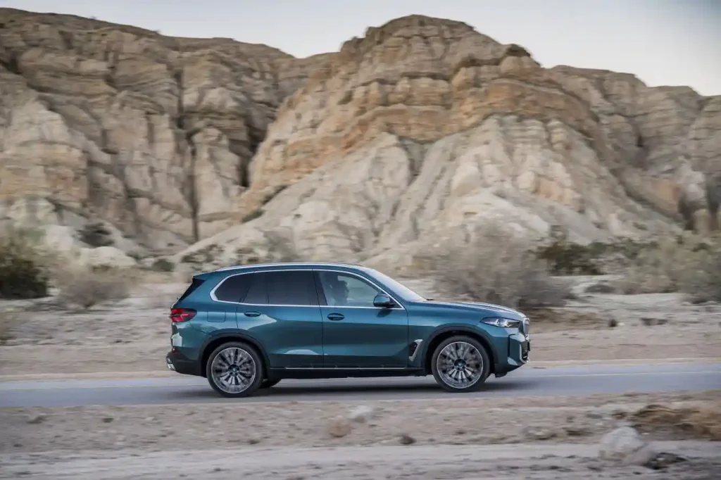 2025-BMW-X5-28