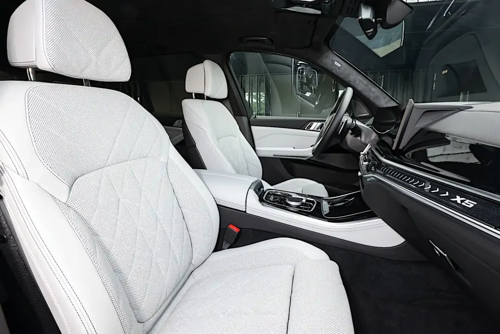 2025-BMW-X5-38