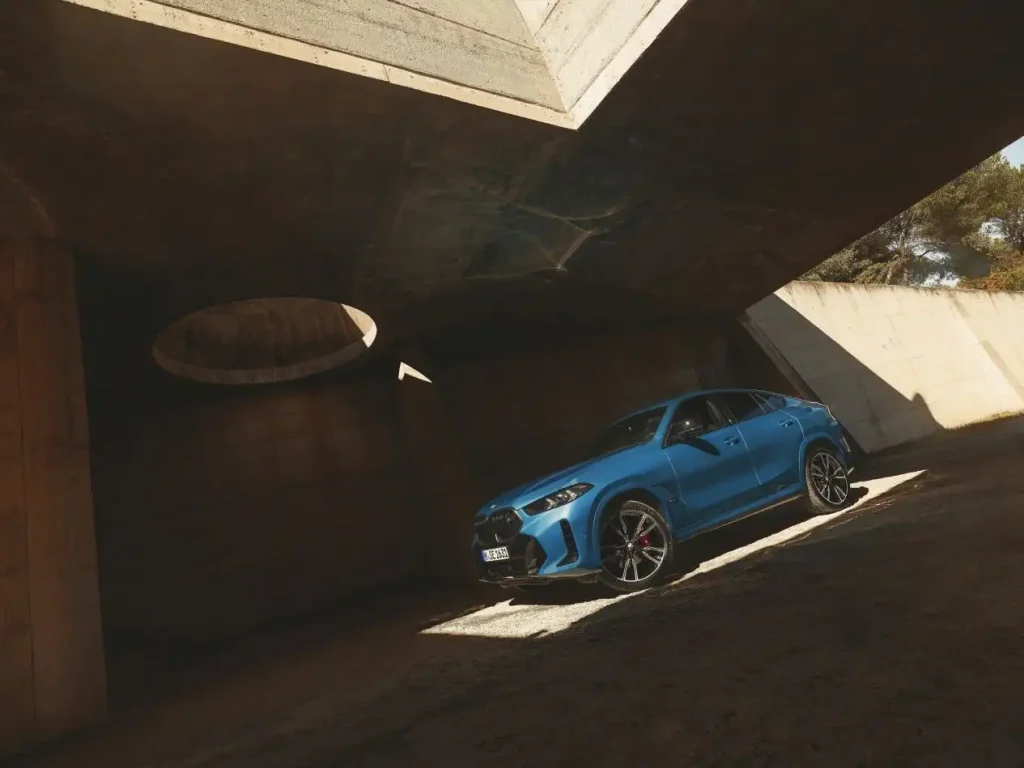2025-BMW-X6-15