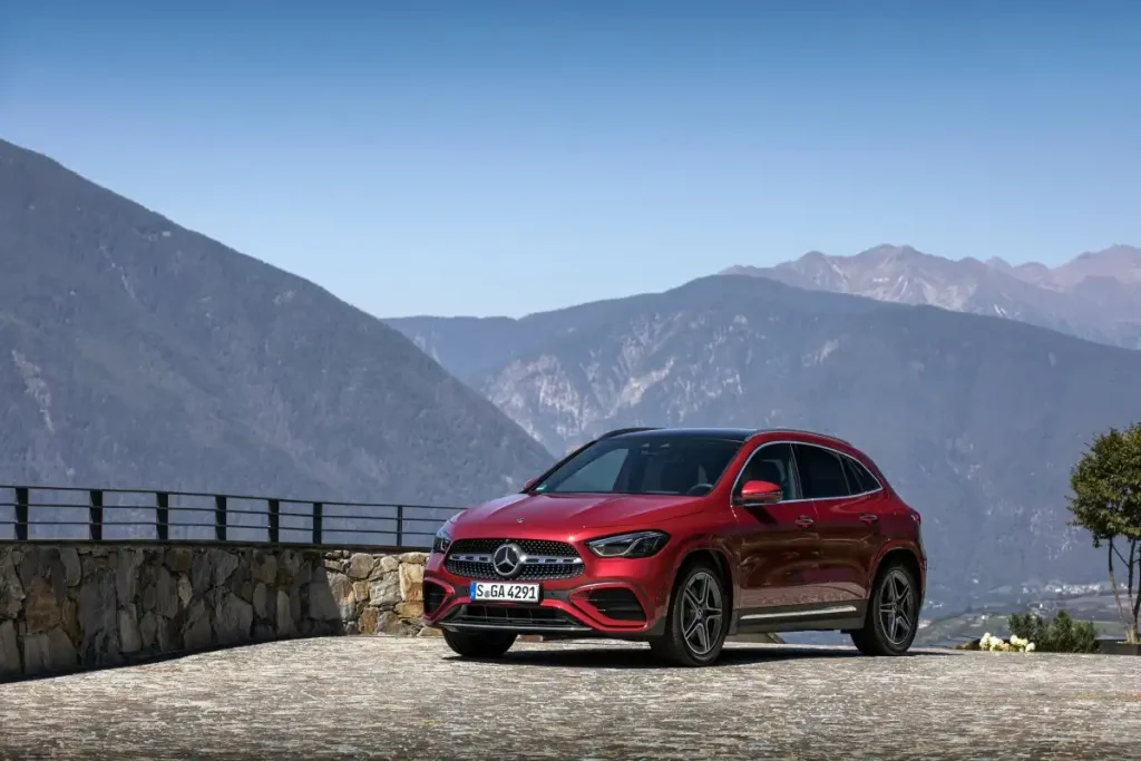 2025-Mercedes-Benz-GLA-Class-3