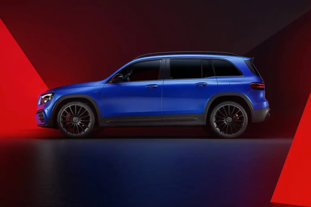 2025-Mercedes-Benz-GLB-Class-11