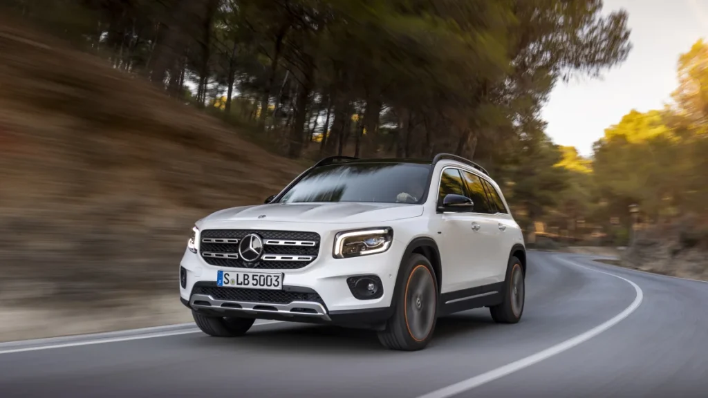 2025-Mercedes-Benz-GLB-Class-20