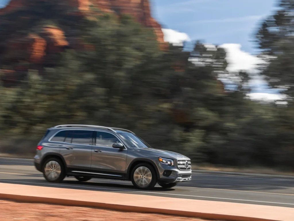 2025-Mercedes-Benz-GLB-Class-24