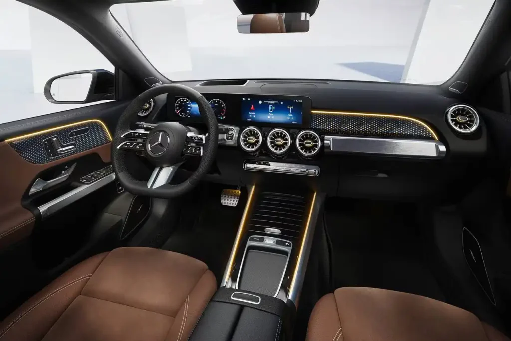 2025-Mercedes-Benz-GLB-Class-40