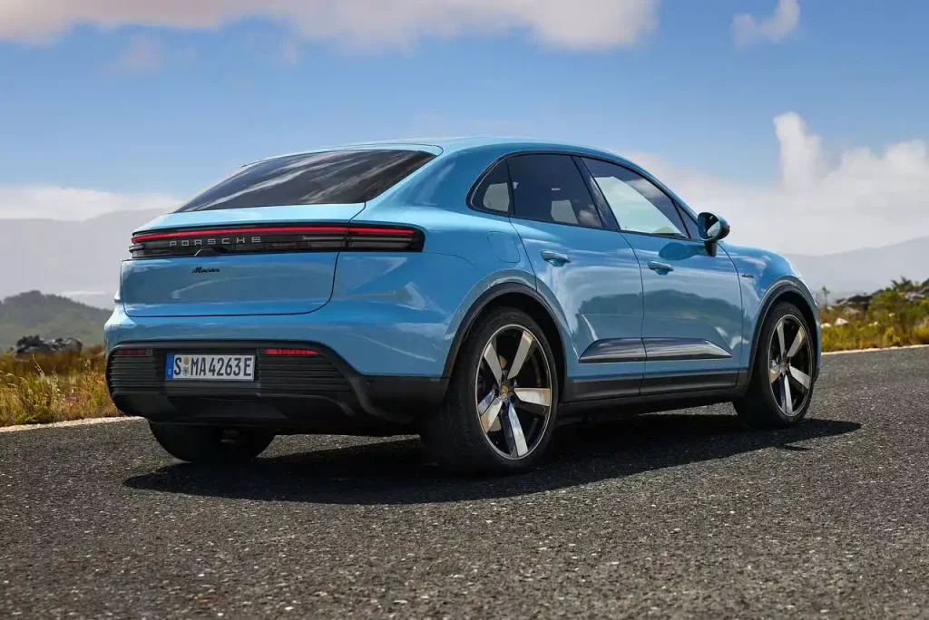 2025-Porsche-Macan-10