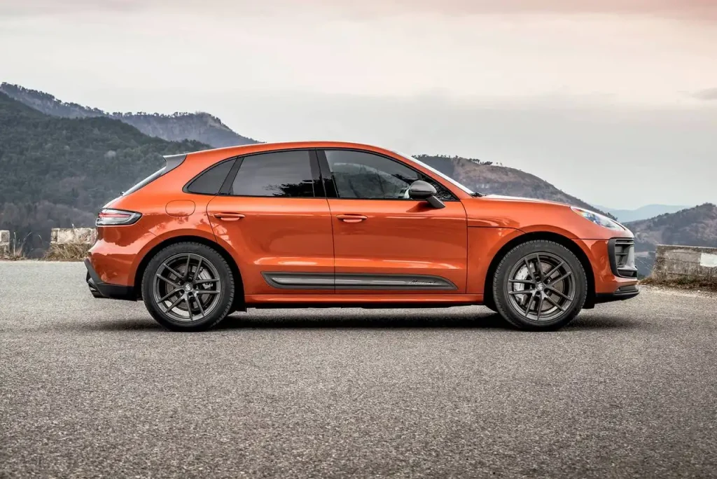 2025-Porsche-Macan-16