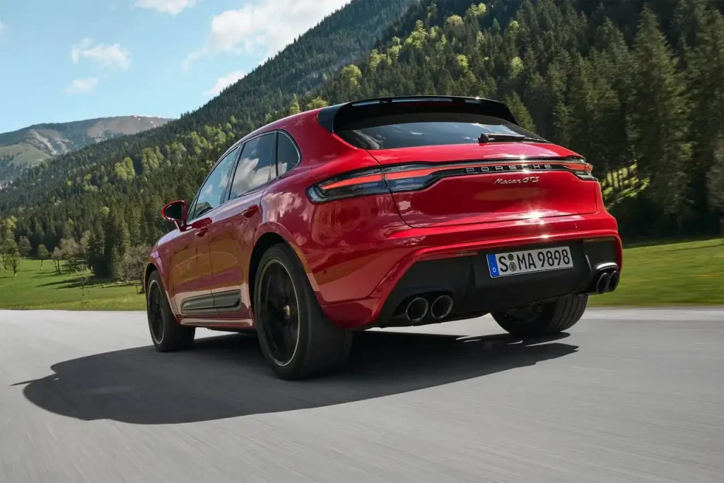2025-Porsche-Macan-24