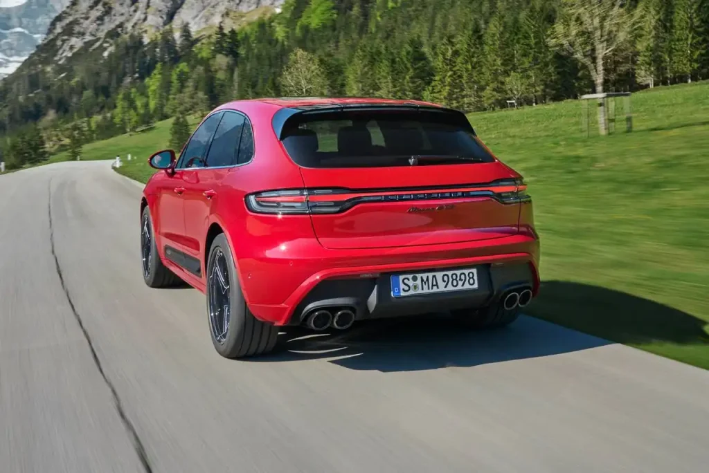 2025-Porsche-Macan-25