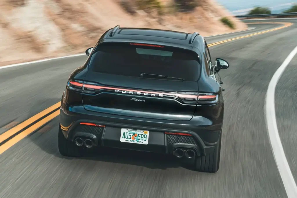 2025-Porsche-Macan-27