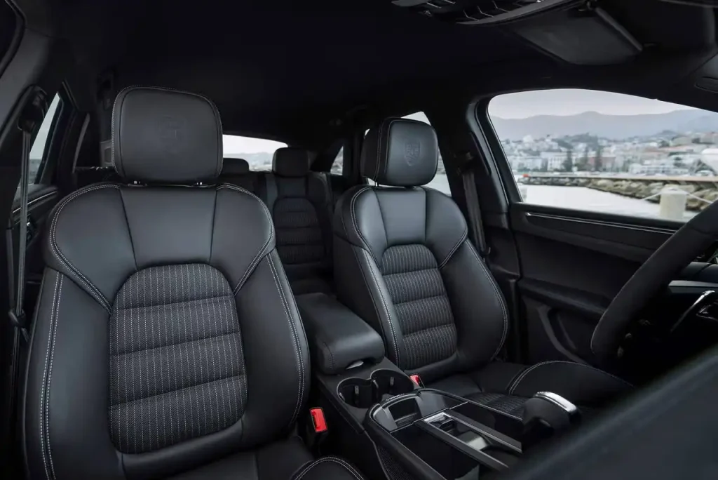 2025-Porsche-Macan-28