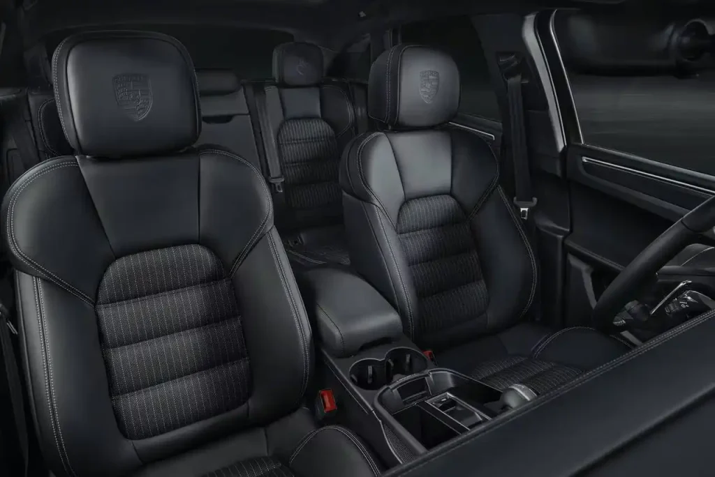 2025-Porsche-Macan-29