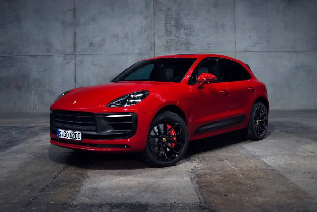 2025-Porsche-Macan-3