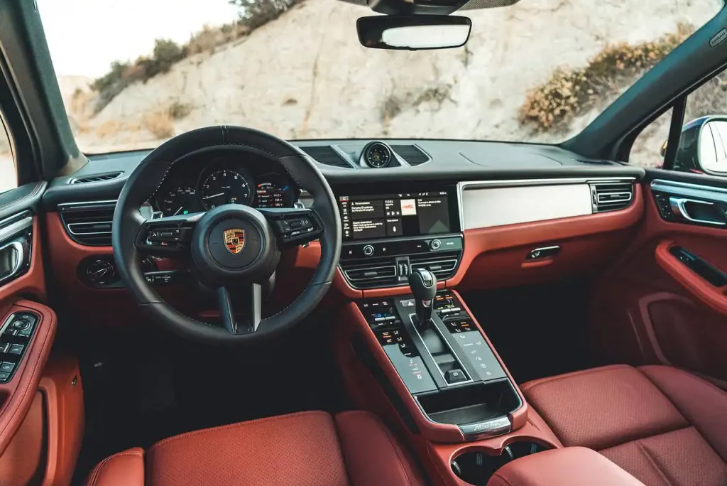 2025-Porsche-Macan-49