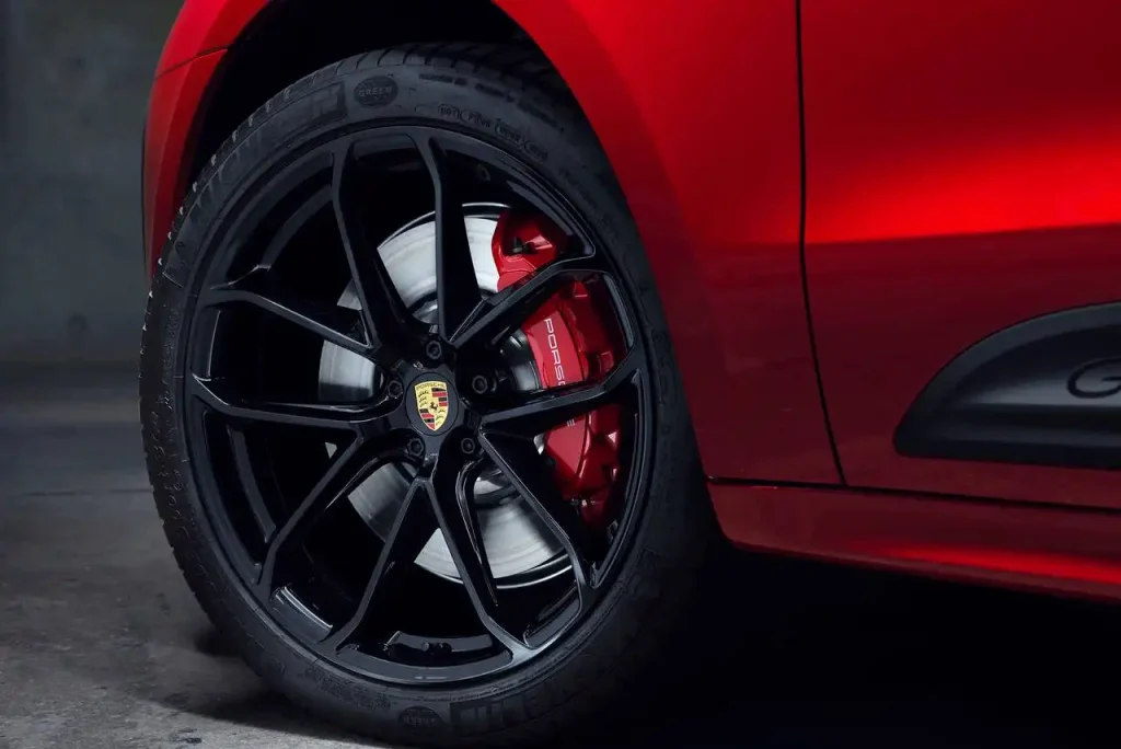 2025-Porsche-Macan-75